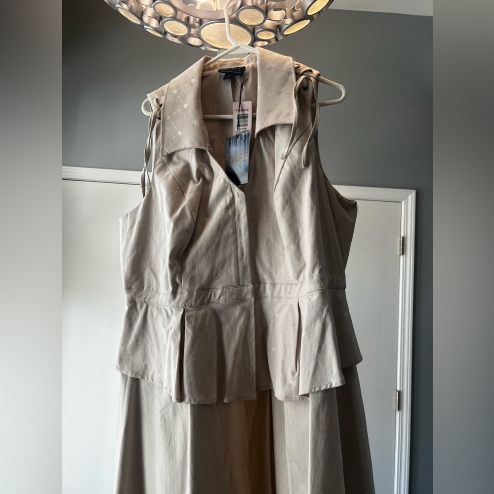 Torrid nwt once upon a time cream vest size 1